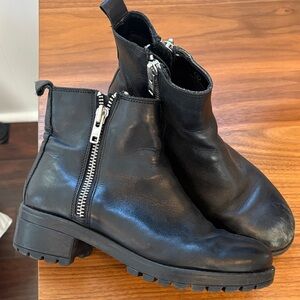 Urban Outfitters Black Leather Side-Zip Lug Sole Ankle Boots
